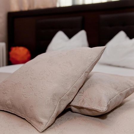 Hotel Metropol Piteşti Oda fotoğraf