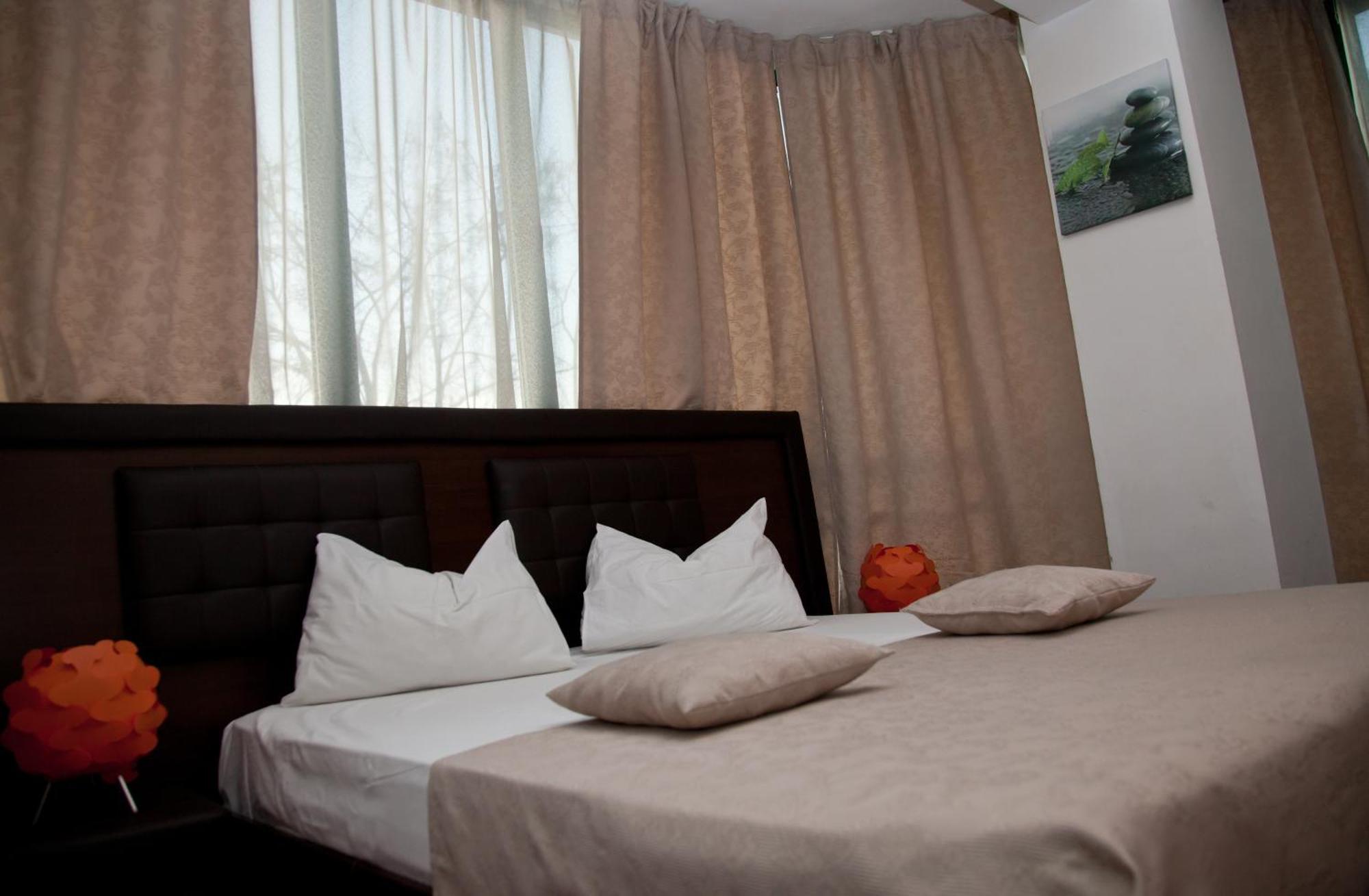 Hotel Metropol Piteşti Oda fotoğraf