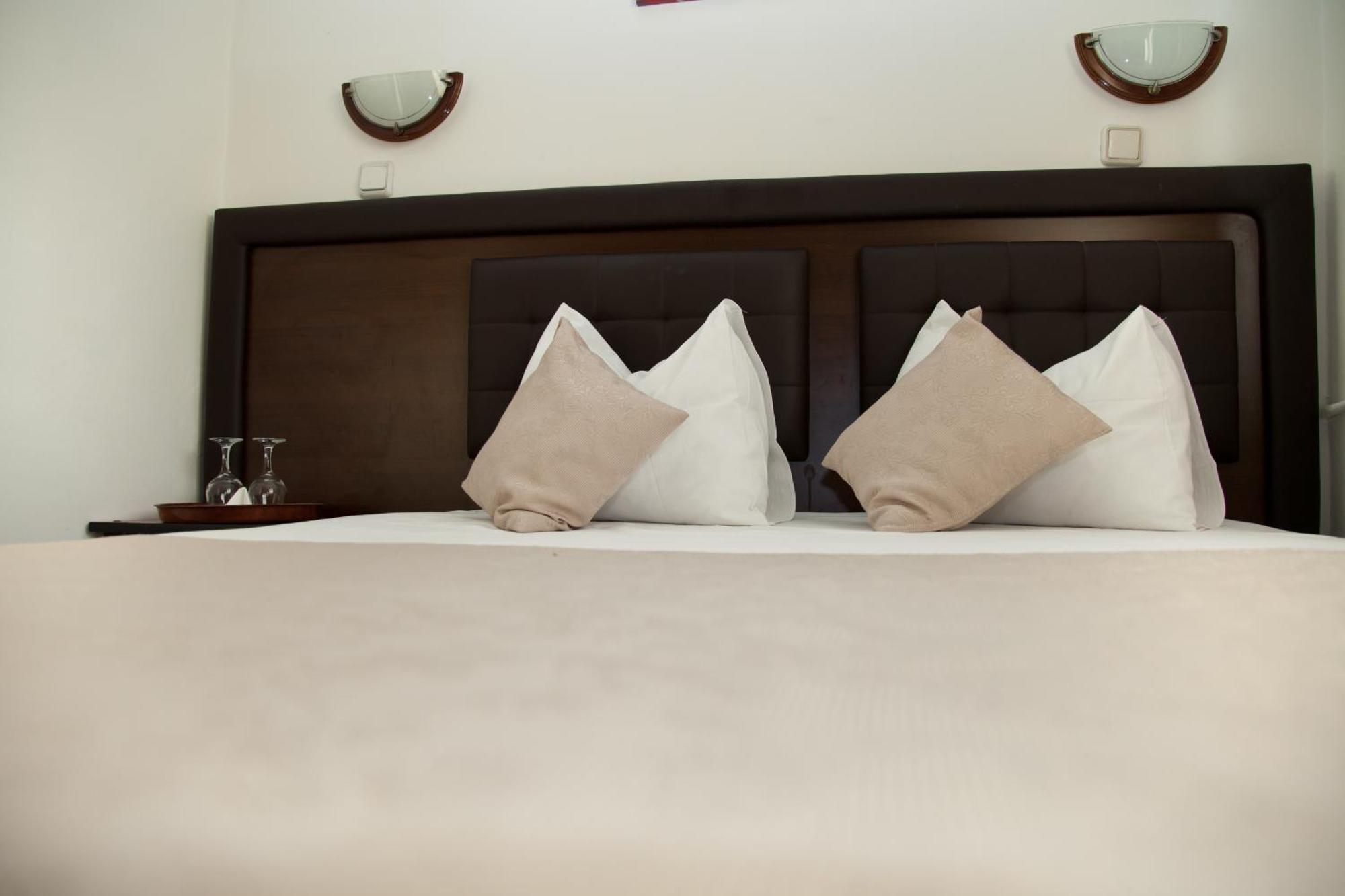 Hotel Metropol Piteşti Oda fotoğraf