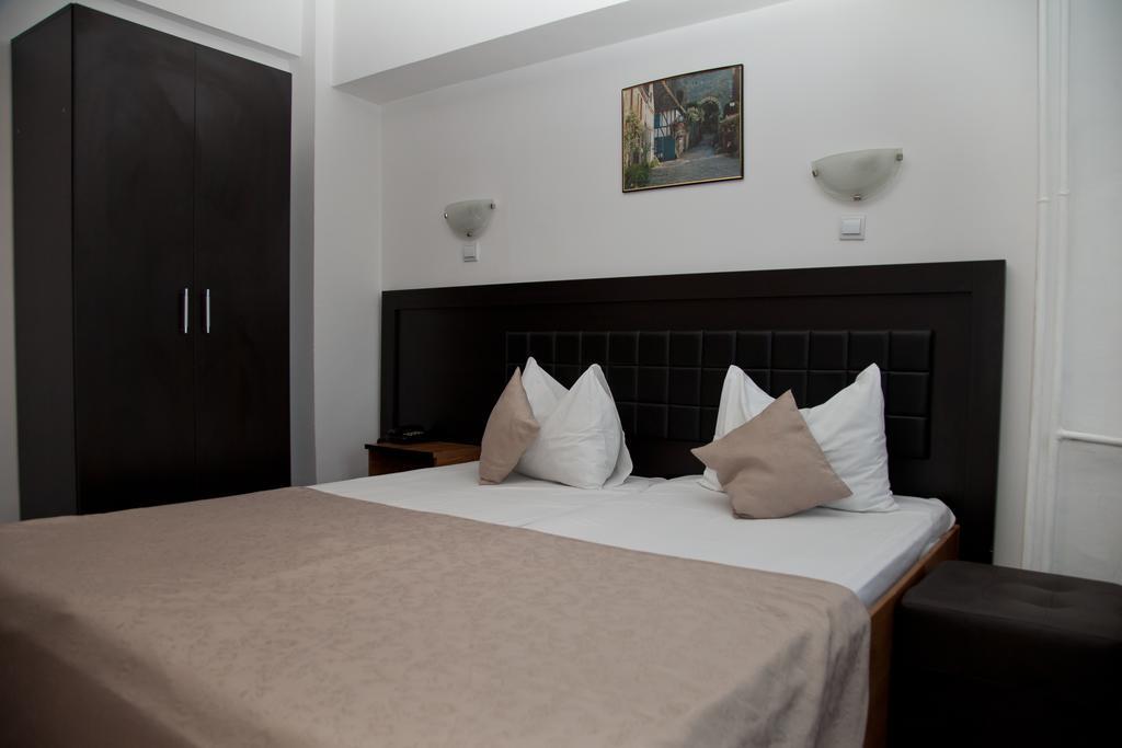 Hotel Metropol Piteşti Oda fotoğraf