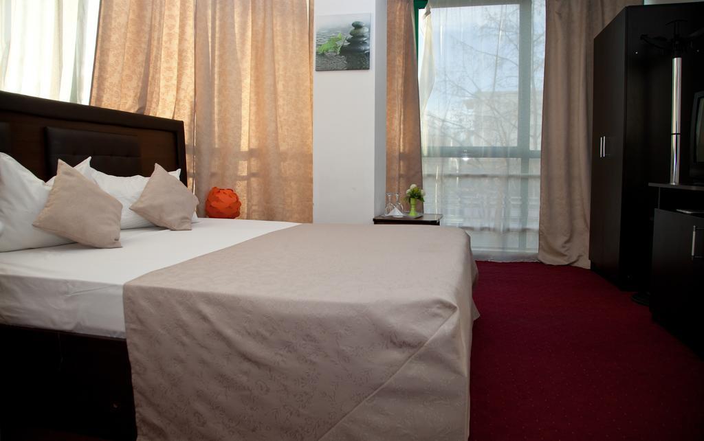 Hotel Metropol Piteşti Oda fotoğraf